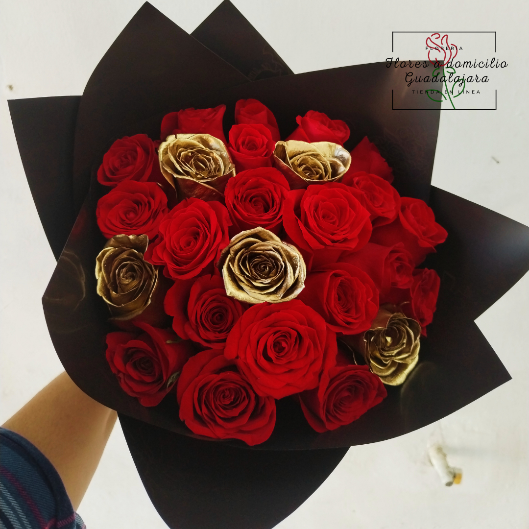 Ramo de 20 Rosas Rojas y 5 Rosas Doradas