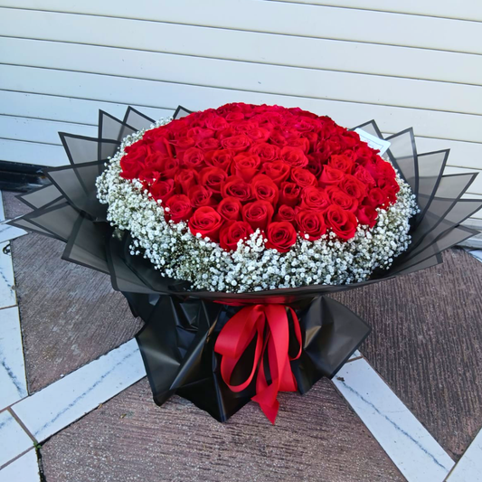 Ramo de 100 rosas con Gypsophila