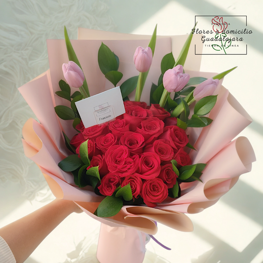 Ramo de Rosas Rojas con Tulipanes