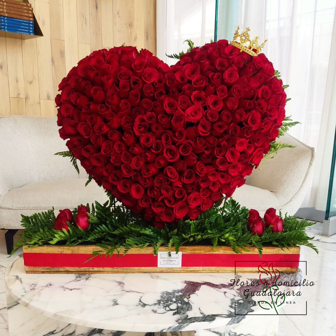 Caja de 250 rosas en forma de corazón